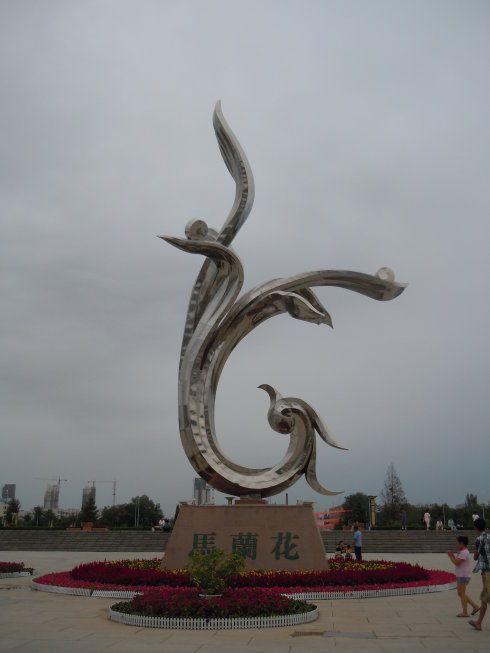 大型商場(chǎng)蘭花雕塑 仿真玉蘭花雕塑 鏡面雕塑