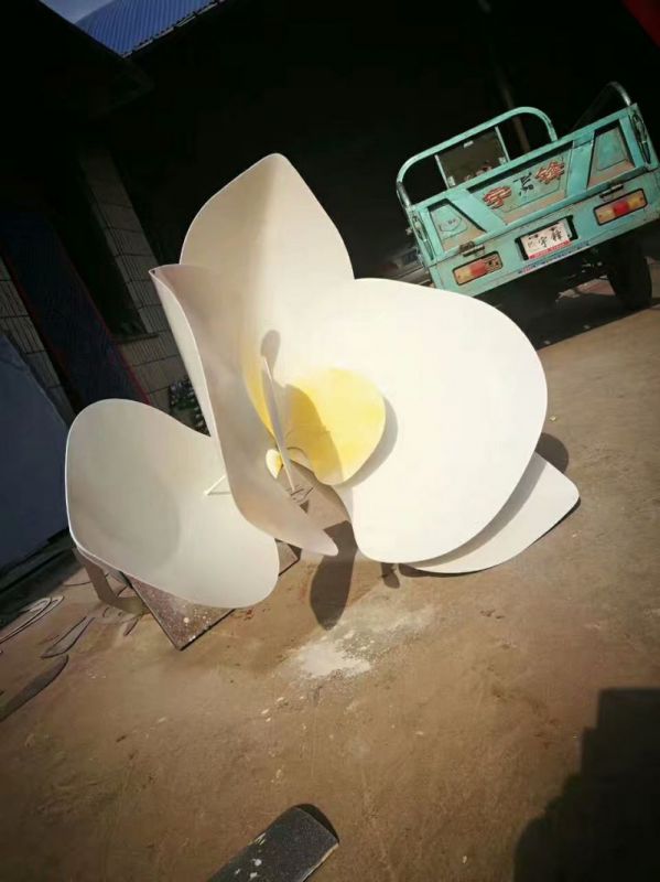 仿真蘭花雕塑 電鍍現(xiàn)代玉蘭花雕塑 部隊雕塑